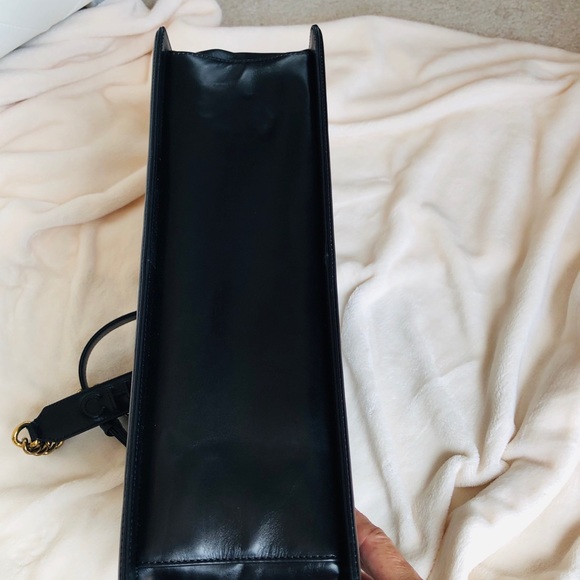 Chanel Glazed Calfskin Boy Tote - Picture 4 of 16